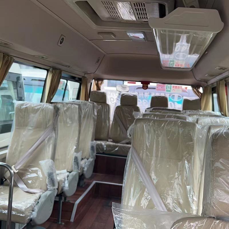 Maximale snelheid 100 km/u Toyota Coaster Bus 20-23 zitplaatsen met tweedehands benzinemotor