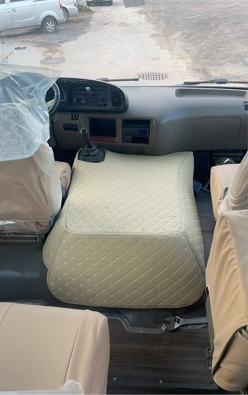 Goede staat 30 zitplaatsen gebruikte Toyota Coaster bus met LHD stuur en luxe functies