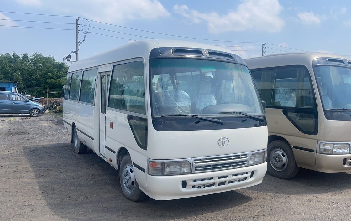 Maximum koppel 340Nm/rpm Gas / benzine Toyota Coaster 24 zitplaatsen kleine passagierscoaster bus