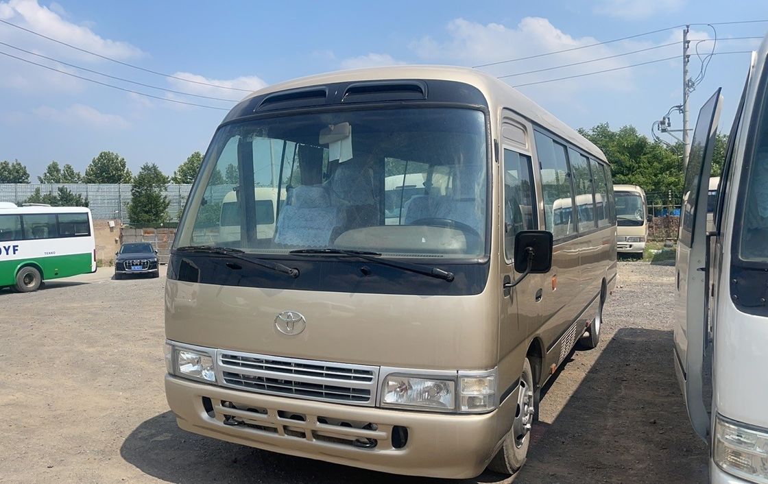 Toyota Coaster 24 zitplaatsen kleine bus met 7.00R16 banden en maximale snelheid van 91-110 km/u