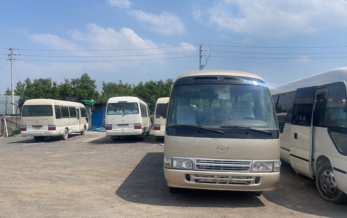 Toyota Coaster 24 zitplaatsen kleine bus met 7.00R16 banden en maximale snelheid van 91-110 km/u