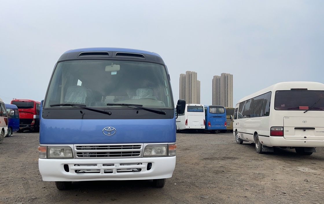 Gebruikte originele Toyota Coaster Bus LHD 30 zitplaatsen Motorcapaciteit 4L zitplaatsen 16 30