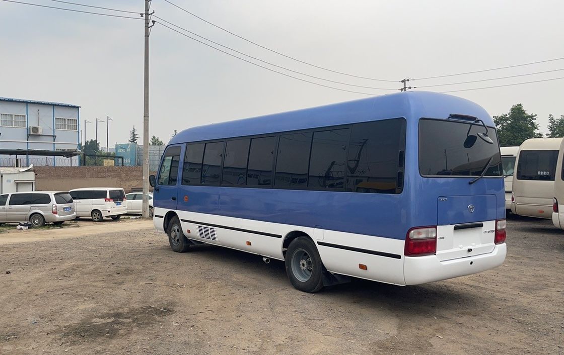 Gebruikte originele Toyota Coaster Bus LHD 30 zitplaatsen Motorcapaciteit 4L zitplaatsen 16 30