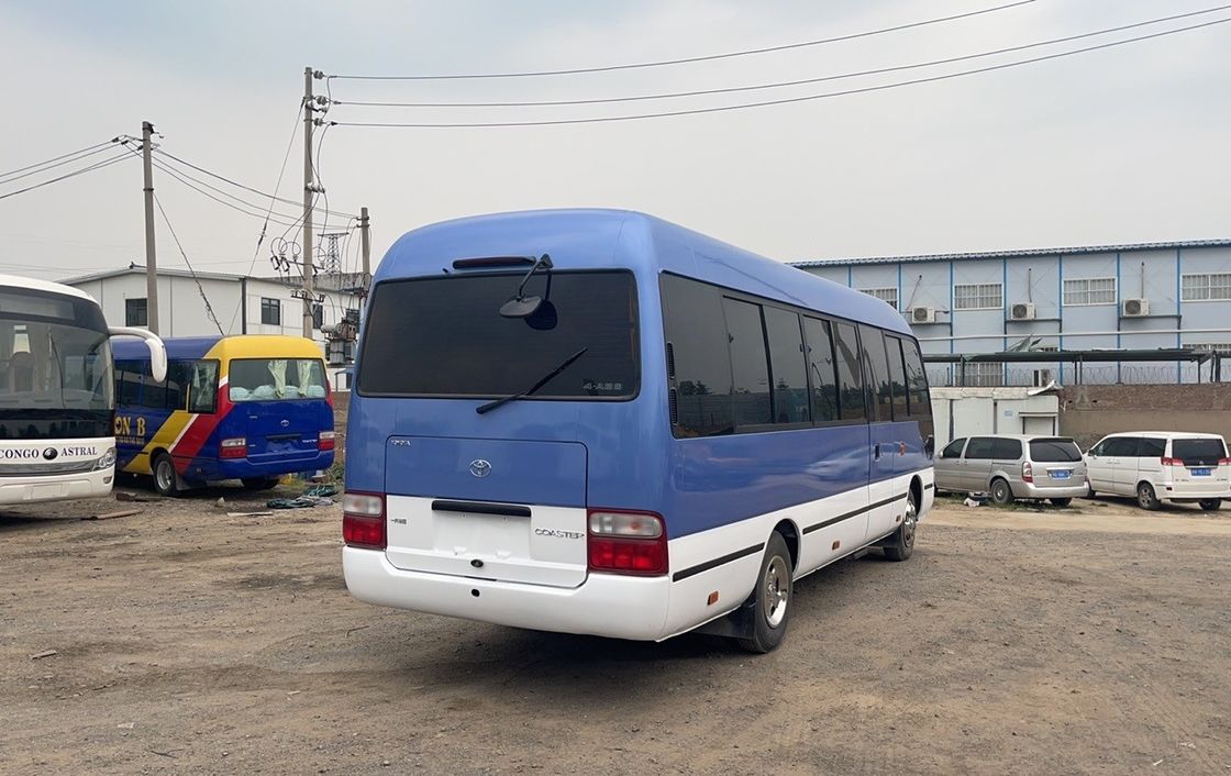 Gebruikte originele Toyota Coaster Bus LHD 30 zitplaatsen Motorcapaciteit 4L zitplaatsen 16 30