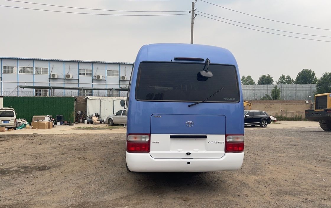Gebruikte originele Toyota Coaster Bus LHD 30 zitplaatsen Motorcapaciteit 4L zitplaatsen 16 30