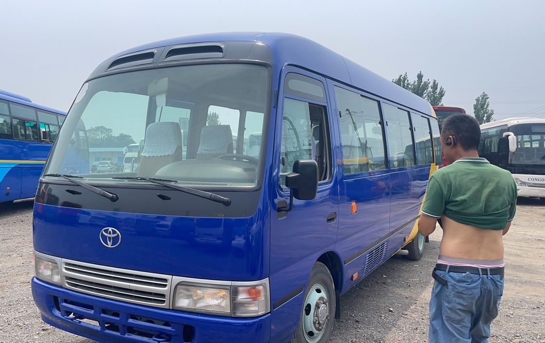 Handgeschakelde transmissie 19-30 zitplaatsen minibus in goede staat EURO 3 emissie dieselmotor