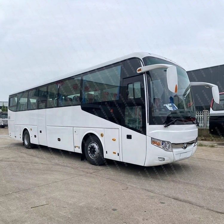 Maximale snelheid 100 km/u LHD 2 deuren 49 zitplaatsen Bussen Rechtsrijden 65 zitplaatsen Gebruikte schoolbus