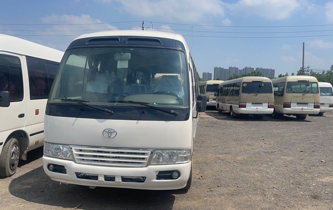 Gebruikte Toyota Coaster Bus met 30 zitplaatsen en maximaal vermogen van 113/5200 kW in goede staat