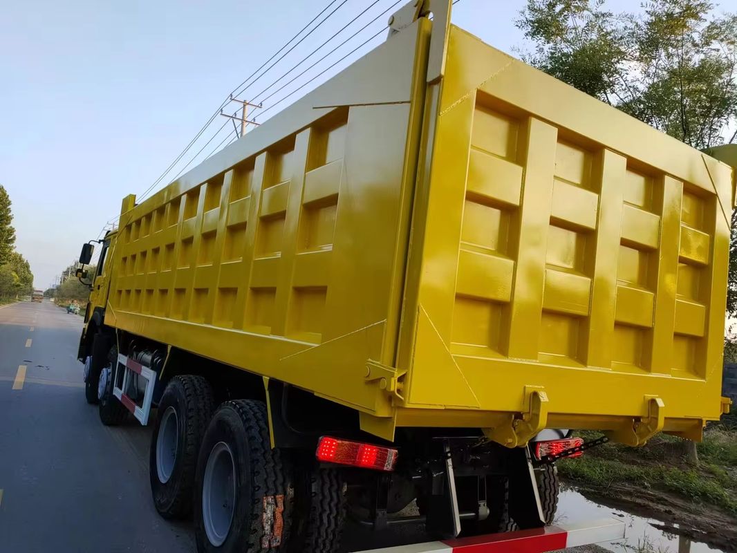 Sinotruk Howo 8x4 371hp 450hp 24 kubieke meter gebruikte dumper truck zonder ABS