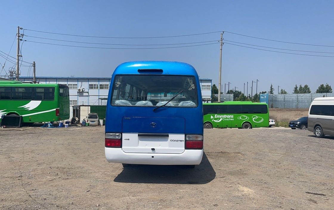 G.V.W Kg 5900 Toyota Coaster 30 zitplaatsen bus voor het vervoer van passagiers
