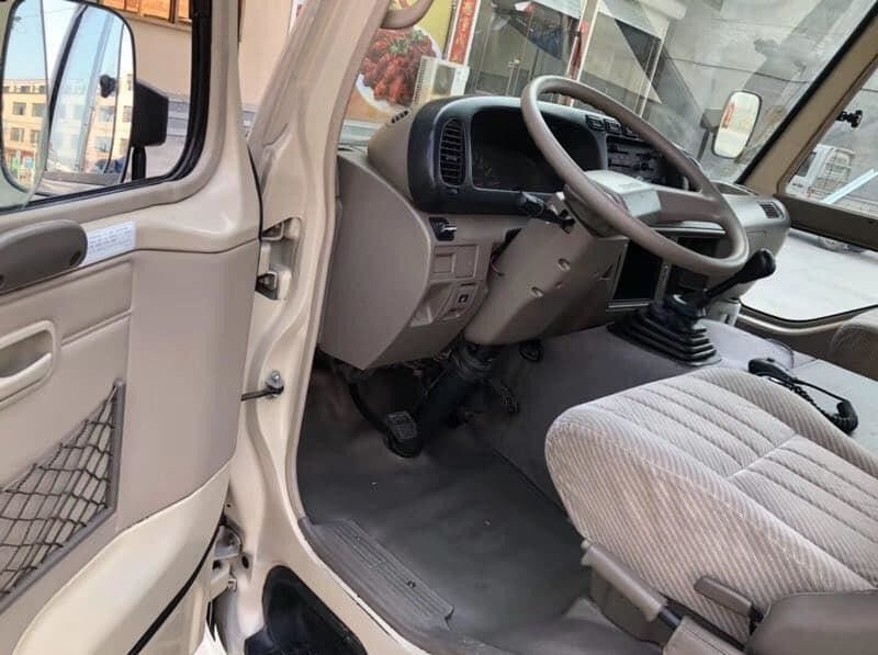 G.V.W Kg 5900 Toyota Coaster 30 zitplaatsen bus voor het vervoer van passagiers