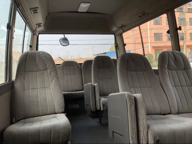G.V.W Kg 5900 Toyota Coaster 30 zitplaatsen bus voor het vervoer van passagiers