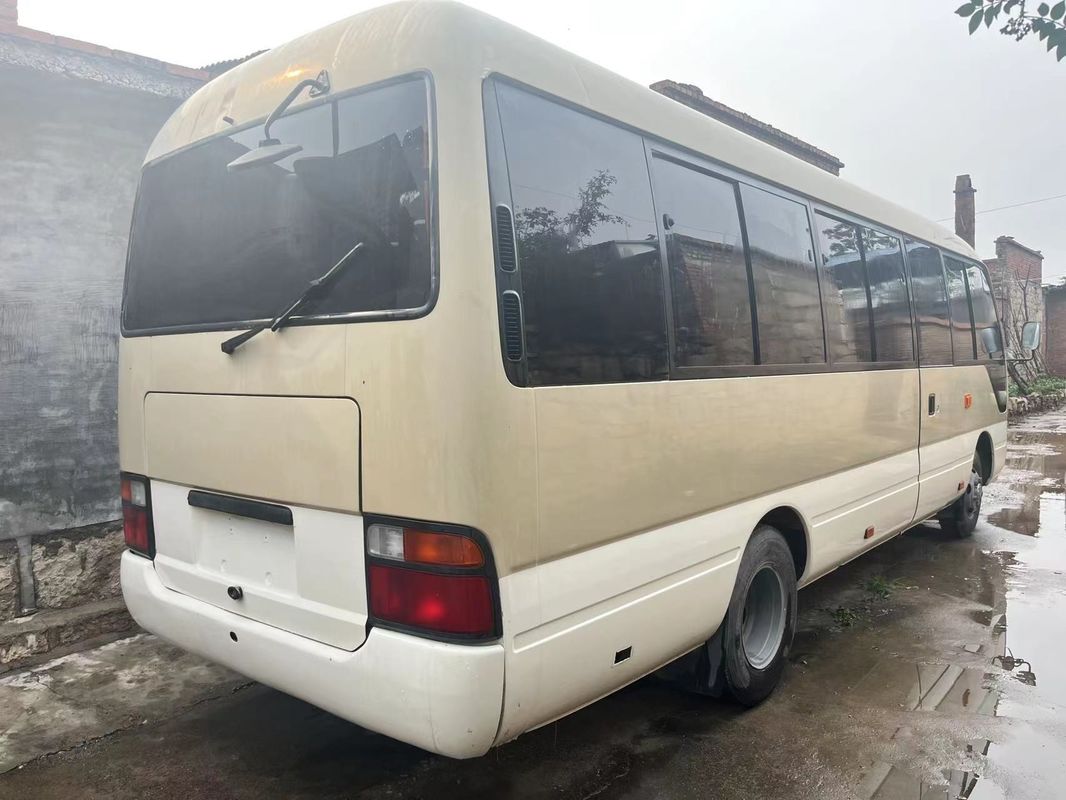 Gebruikte Toyota-bus met 30 zitplaatsen in goede staat EURO 3 emissie Diesel brandstof type
