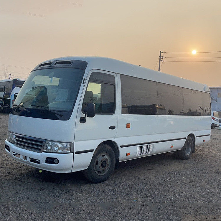 Gebruikte Toyota Coaster Bus LHD 30 zitplaatsen 7005*2040*2785mm voor klantvereiste