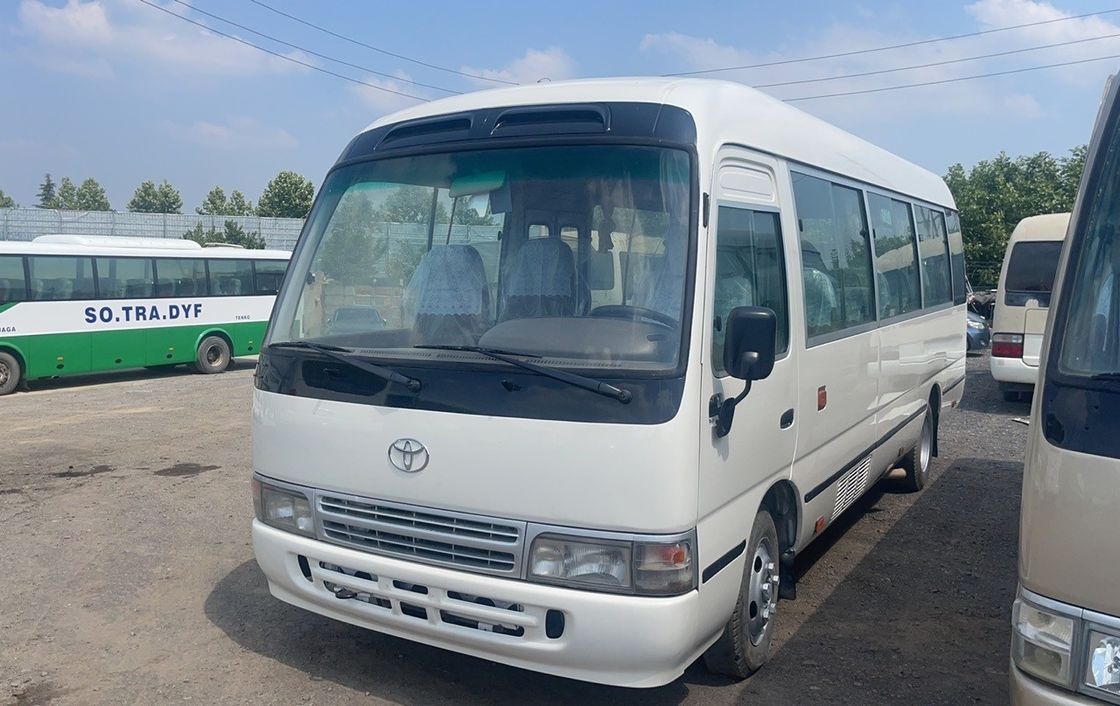 Brandstof 30 zitplaatsen Toyota Coaster Bus goede staat LHD Gebruikte dieselmotor 6900*2010*2600