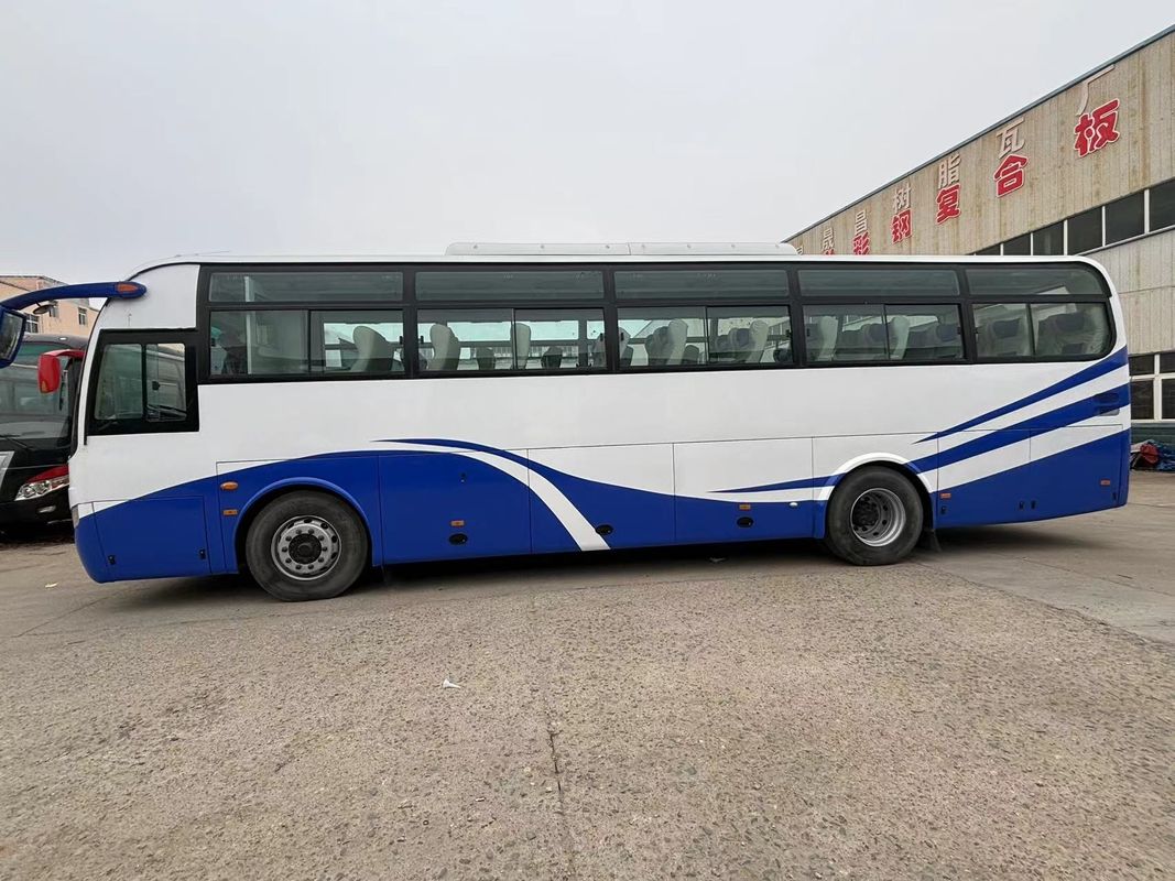 50 zitplaatsen passagiersbus met aangepast kleurontwerp en Euro 3 emissie standaard