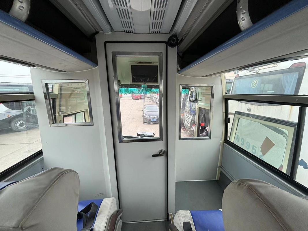50 zitplaatsen passagiersbus met aangepast kleurontwerp en Euro 3 emissie standaard
