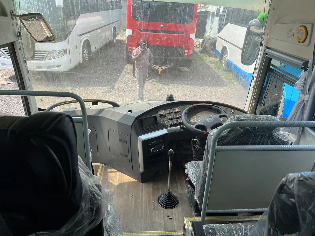 6908 Gebruikte bus 39 zitplaatsen Coachbussen met handgeschakelde versnellingsbak en afmetingen 12000*2550*3890