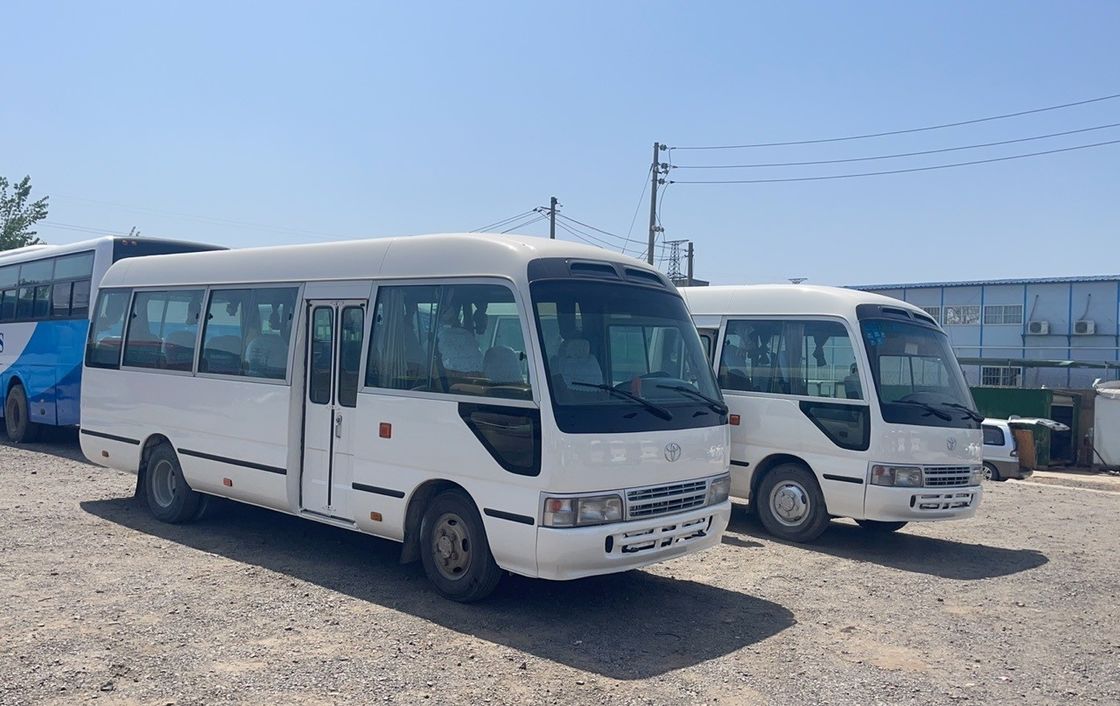 Maximaal koppel 340Nm/rpm Vernieuwde Toyota Coaster 19-29 zitplaatsen kleine passagierscoaster bus