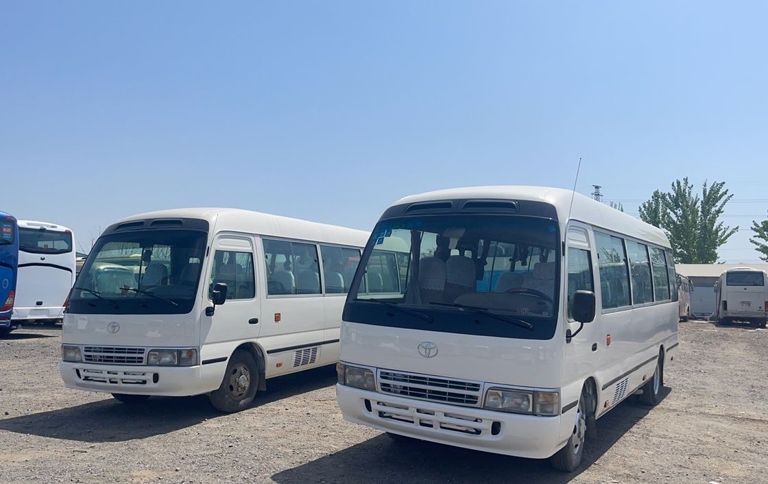 Maximaal koppel 340Nm/rpm Vernieuwde Toyota Coaster 19-29 zitplaatsen kleine passagierscoaster bus