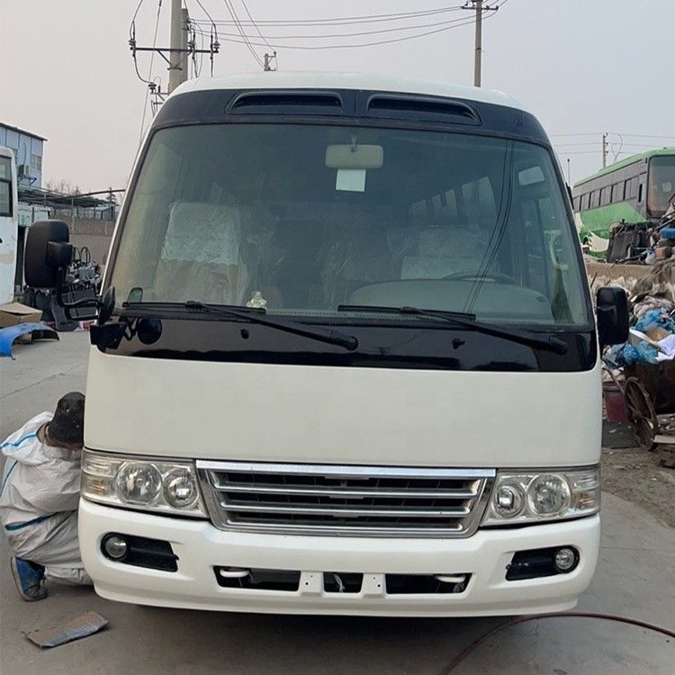 30 zitplaatsen in goede staat tweedehands Diesel Toyota Coaster Bussen Motorcapaciteit 6-8L Diesel