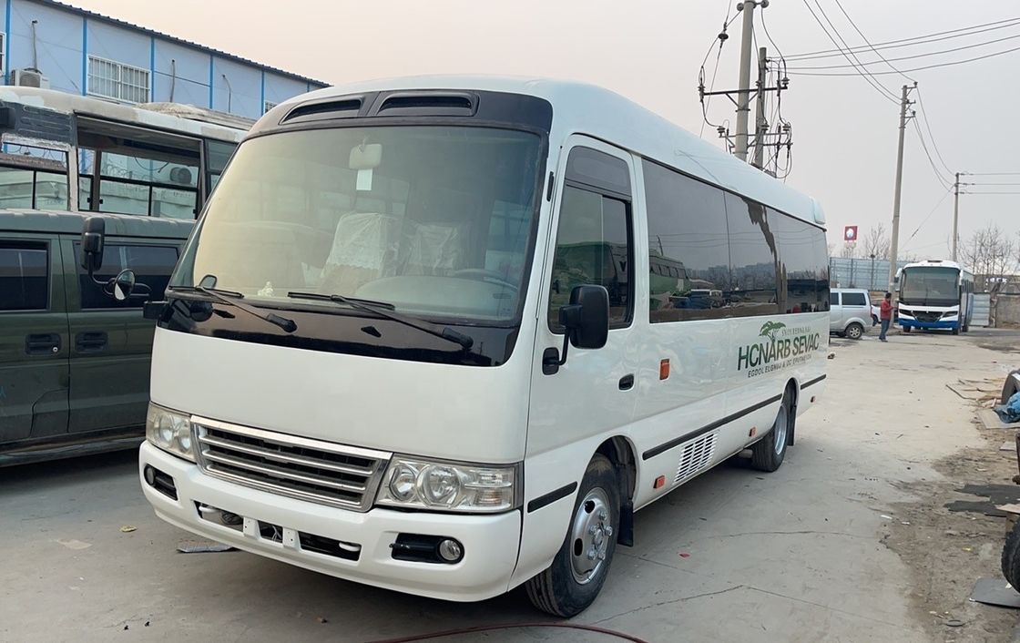 30 zitplaatsen in goede staat tweedehands Diesel Toyota Coaster Bussen Motorcapaciteit 6-8L Diesel