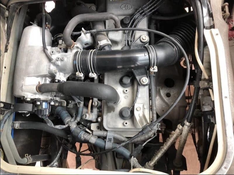 Maximaal koppel 340Nm/rpm Diesel 29 zitplaatsen Gebruikte Toyota Coaster bussen met 300L olie tank