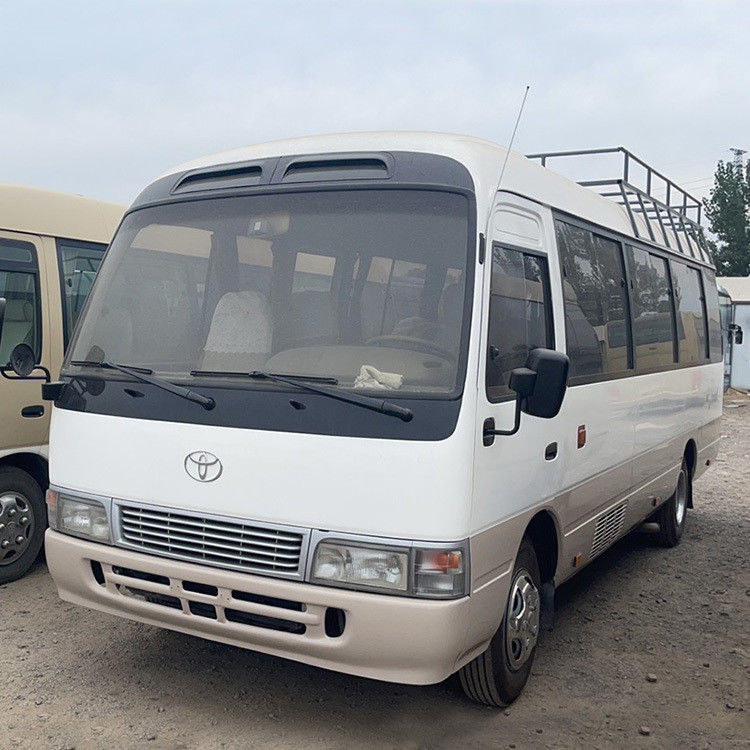 Gebruikte Diesel 30 zitplaatsen Toyota Coaster Bus goede staat LHD 7.00R16 band G.V.W 5900 kg