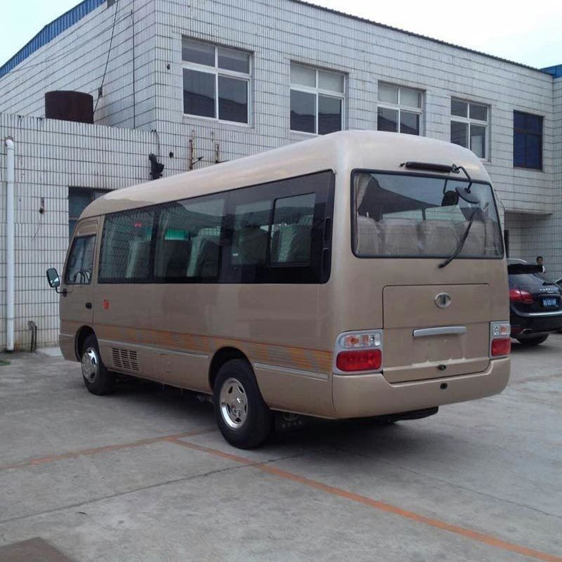 Model 19 zitplaats RHD Mini Coaster Passagiersbus 70L Olie tank 7.00R16 banden klaar voor verzending