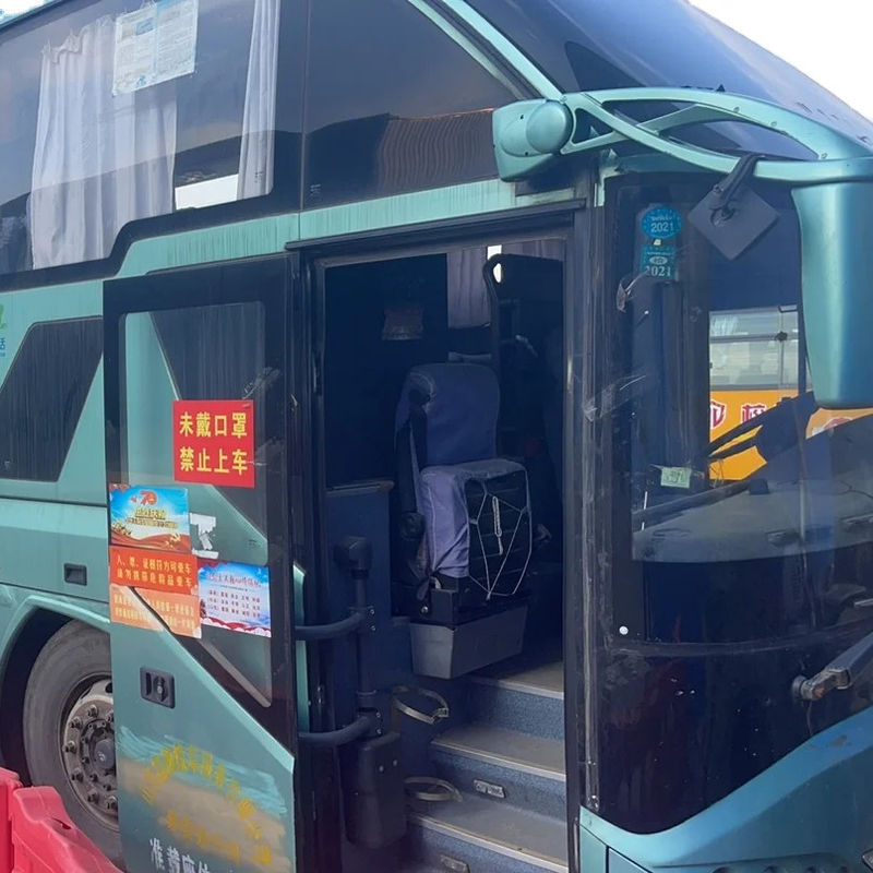 70 zitplaatsen Bus Bus Luxe Tour Passagiersbus met LHD-stuur en ruim interieur