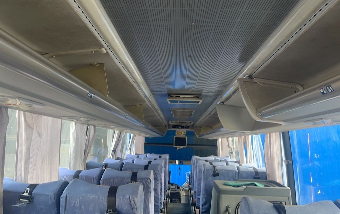70 zitplaatsen Bus Bus Luxe Tour Passagiersbus met LHD-stuur en ruim interieur