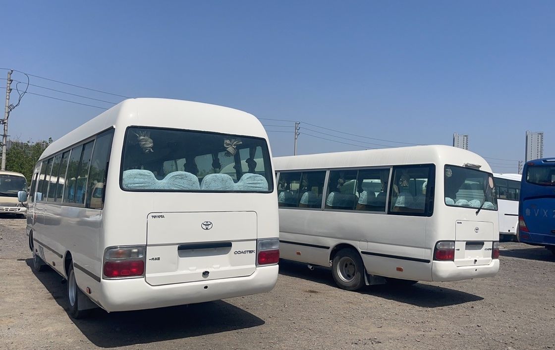 Gebruikte Toyota Coaster Bus met EURO 3 emissie en handgeschakelde transmissie in goede staat