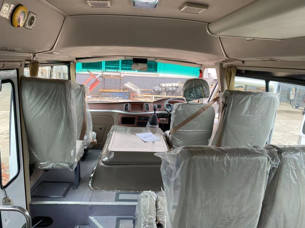 Yuchai Motor 30 zitplaatsen Mudan Commuter Bus Diesel RHD en LHD Bestuurder 100km/h Maximale snelheid