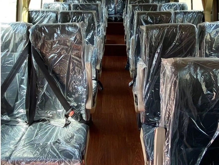 Yuchai Motor 30 zitplaatsen Mudan Commuter Bus Diesel RHD en LHD Bestuurder 100km/h Maximale snelheid