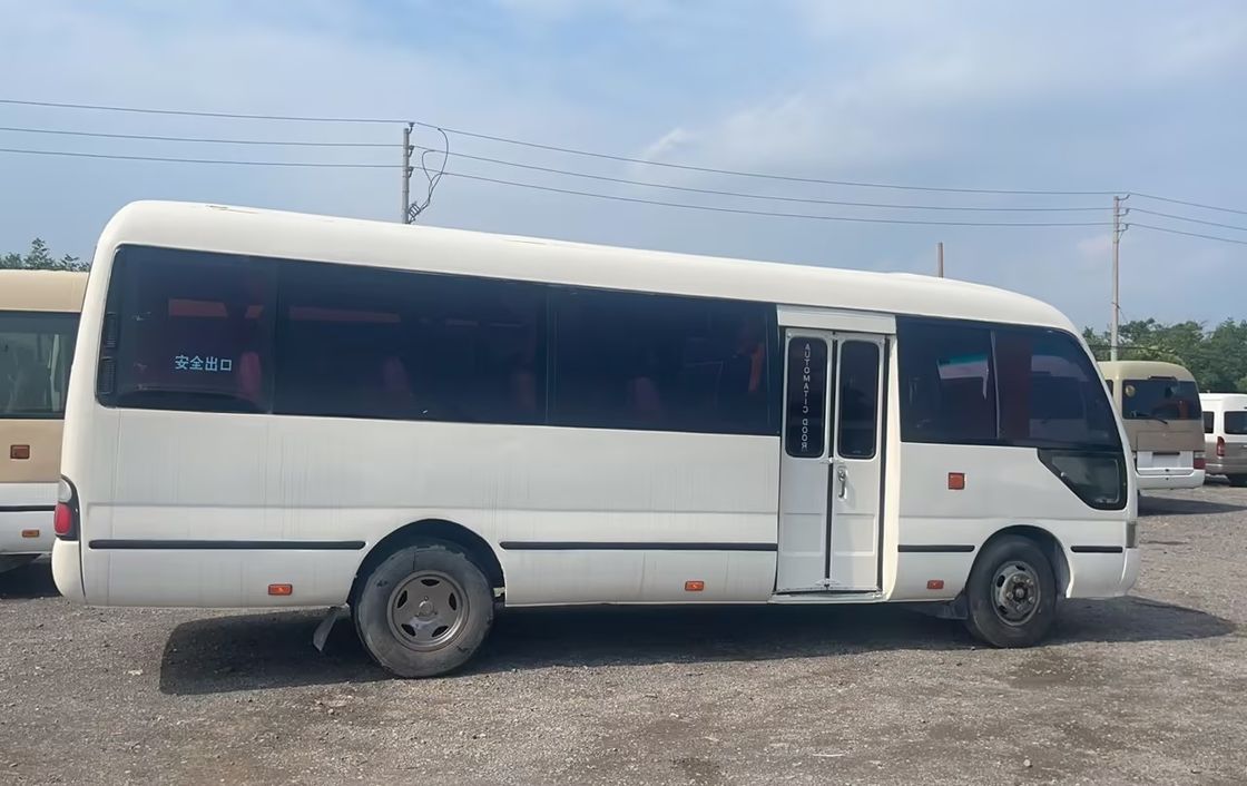 30 zitplaatsen Toyota Coaster Bus in uitstekende staat met 6-8L diesel motor capaciteit