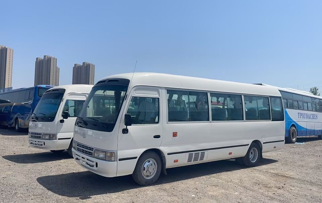 30 zitplaatsen Toyota Coaster Bus in uitstekende staat met 6-8L diesel motor capaciteit