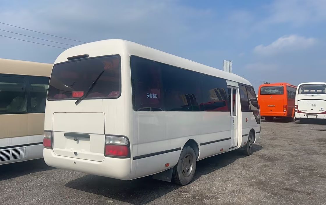 30 zitplaatsen Toyota Coaster Bus in uitstekende staat met 6-8L diesel motor capaciteit