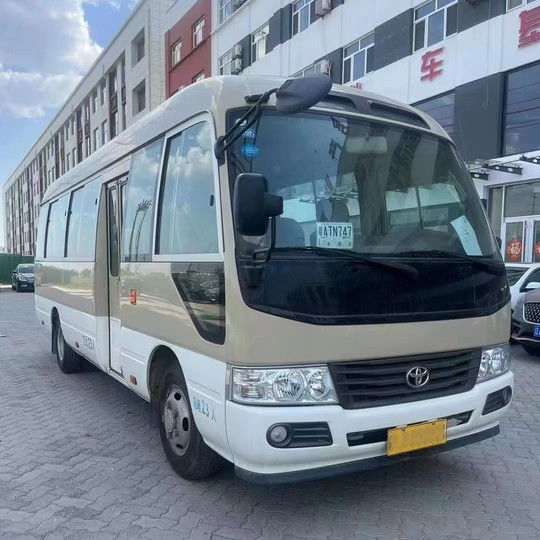 Manuele transmissie Type 30 zitplaats Toyota Coaster Bus met 7005*2040*2785mm Grootte