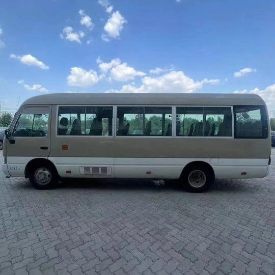 Manuele transmissie Type 30 zitplaats Toyota Coaster Bus met 7005*2040*2785mm Grootte