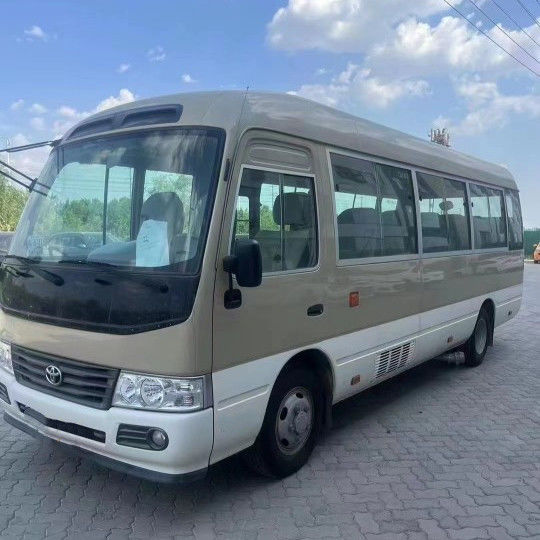 2023 Model Benzine Toyota Coaster Bus 30 zitplaatsen Motorcapaciteit 4L 7005*2040*2785mm