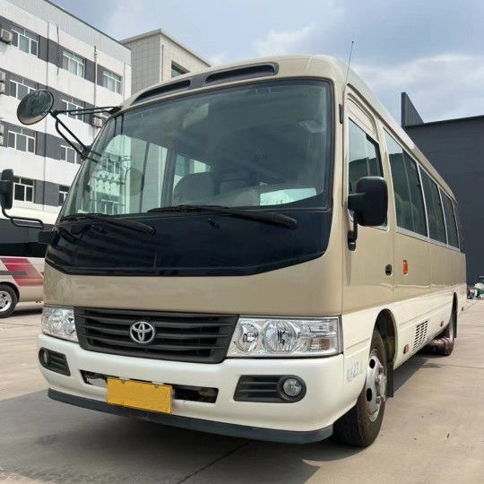 2023 Model Benzine Toyota Coaster Bus 30 zitplaatsen Motorcapaciteit 4L 7005*2040*2785mm