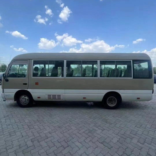 2023 Model Benzine Toyota Coaster Bus 30 zitplaatsen Motorcapaciteit 4L 7005*2040*2785mm