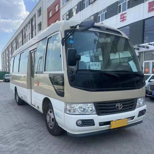 7005*2040*2785mm Toyota Coaster 30 plaatsen Minibus met een capaciteit van 17-30 zitplaatsen