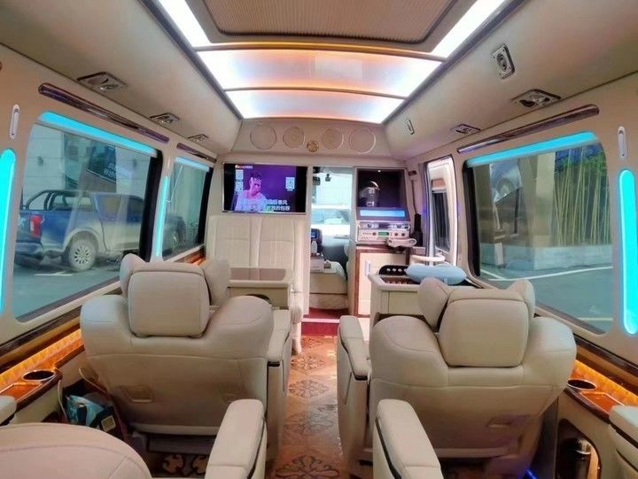 7005*2040*2785mm Toyota Coaster 30 plaatsen Minibus met een capaciteit van 17-30 zitplaatsen