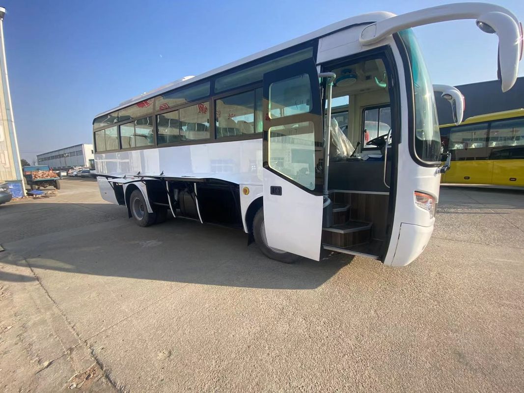 Comfortabele luxe stoelen en Euro 3 emissie standaard 35 zitplaatsen bus voor uw