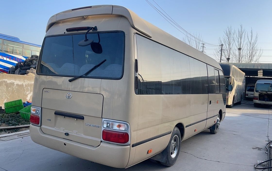 Japan Toyo ta Coaster 30 zitplaatsen LHD Bus met DF5S410 versnellingsbak en maximale snelheid 91 110 km/h
