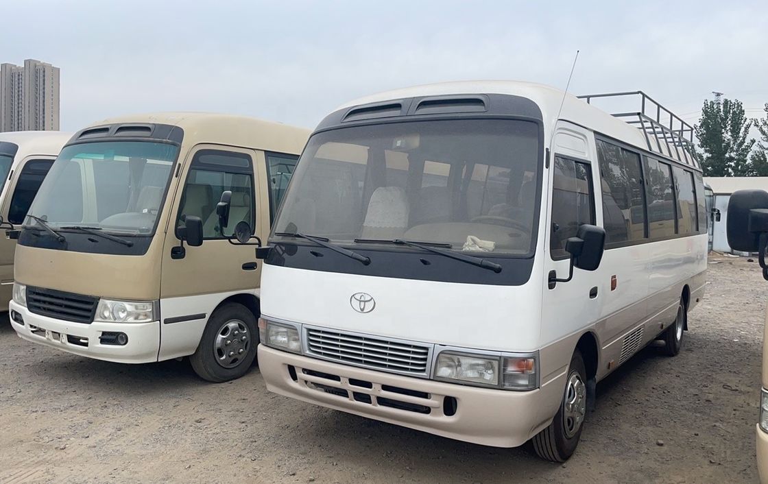 30 zitplaatsen gebruikte Toyo ta Coaster Bus voor transmissie type handleiding