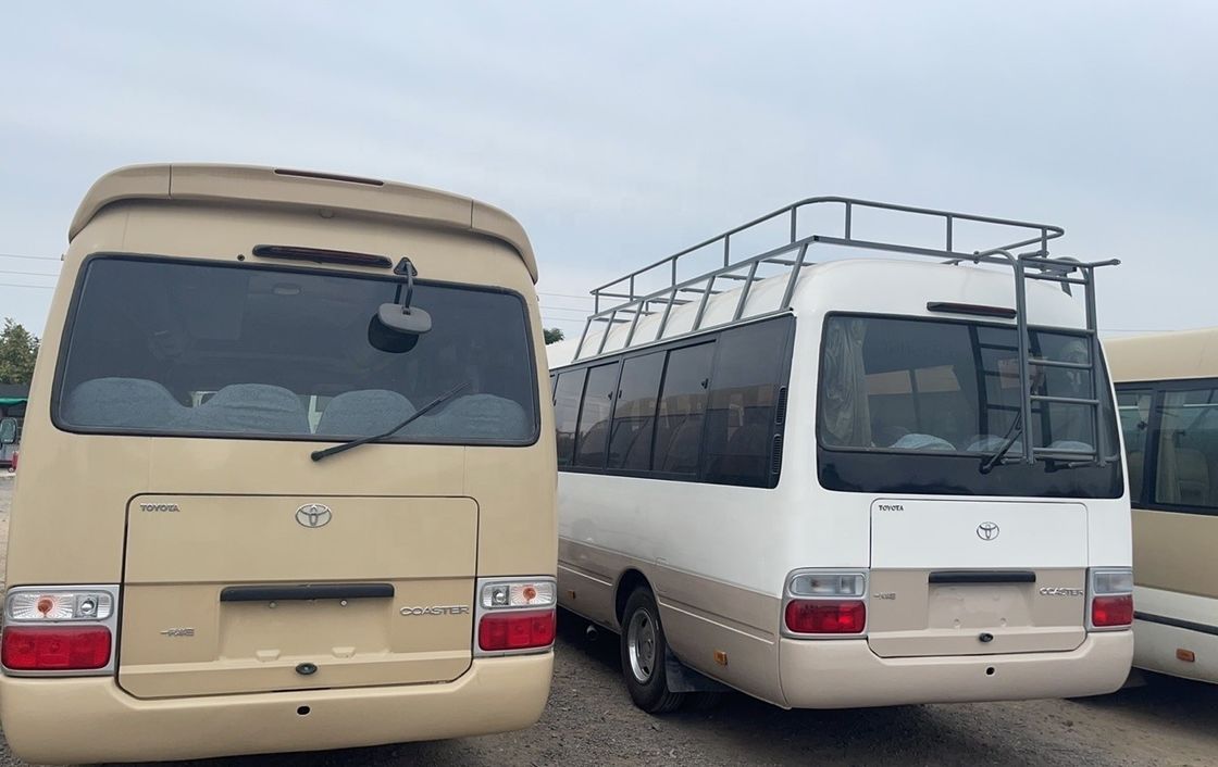 30 zitplaatsen gebruikte Toyo ta Coaster Bus voor transmissie type handleiding