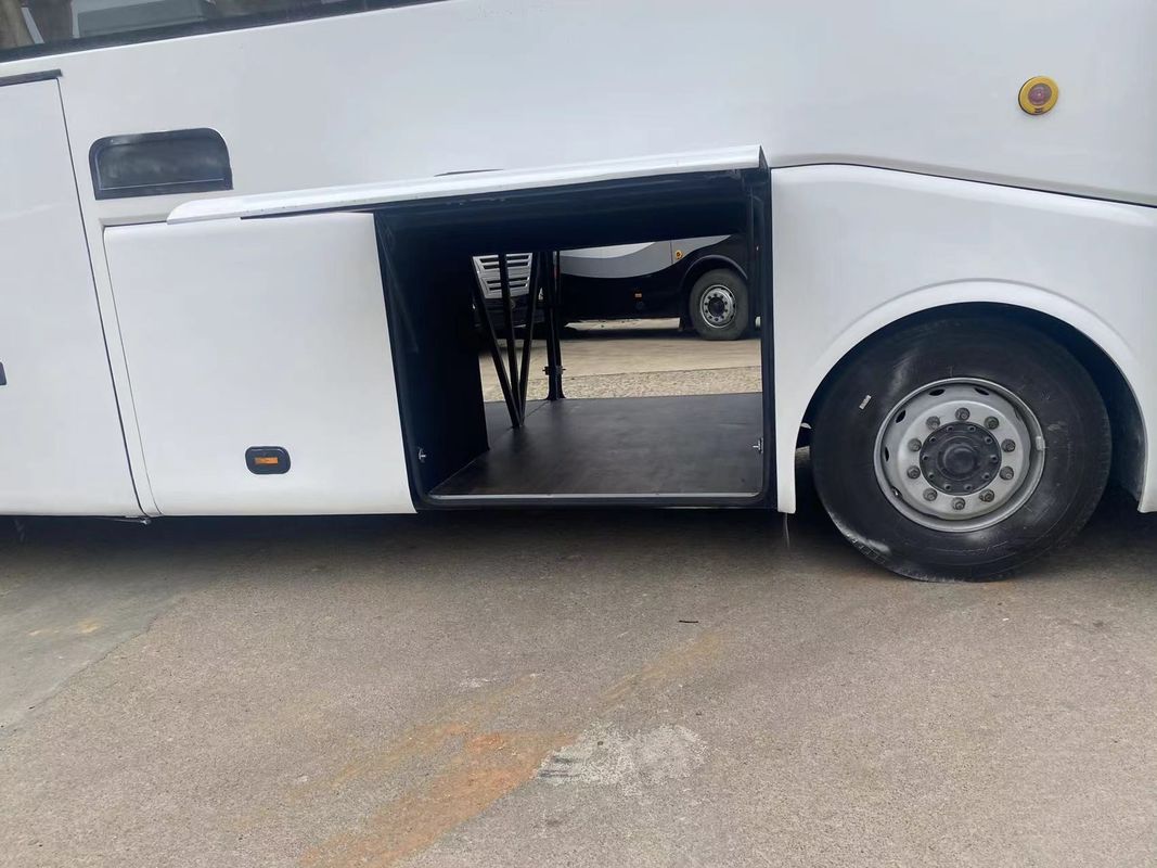 Handgeschakelde versnellingsbak Diesel brandstof type Gebruikte bus ZK6122 12m 47 zitplaatsen met toilet