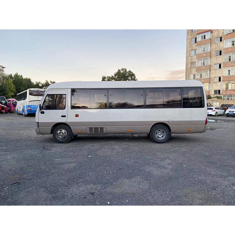 4000 plaatsen Dieselmotor Wit TOYO TA Coaster Minibus voor passagierstoerisme
